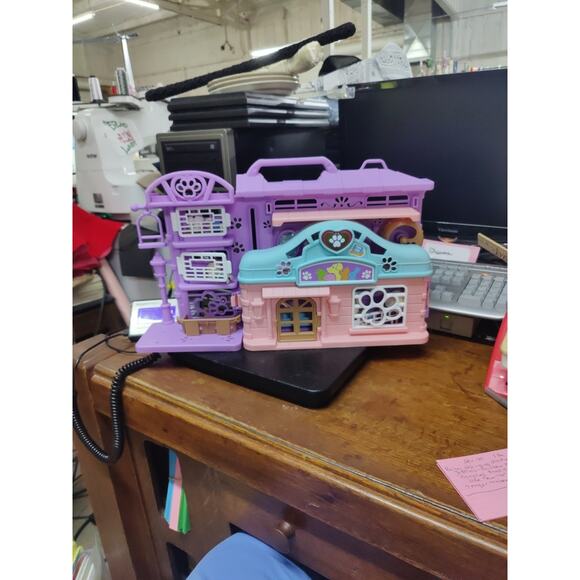 Plastic Pet Groomer carrying case with Honey Bee Acres The Barksters Dog Family - Picture 2 of 3